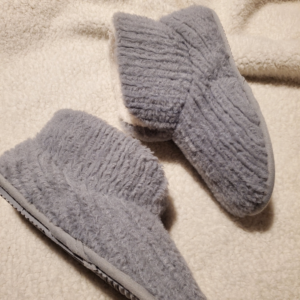 Dear Foam Slippers - NWOT